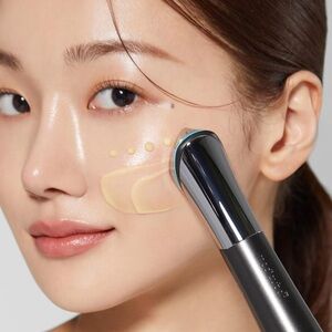 Medicube AGE-R Booster-H Korean beauty glow device